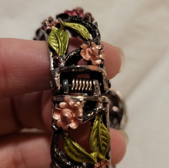 Metal Rose Bracelet - Picture 3 of 6